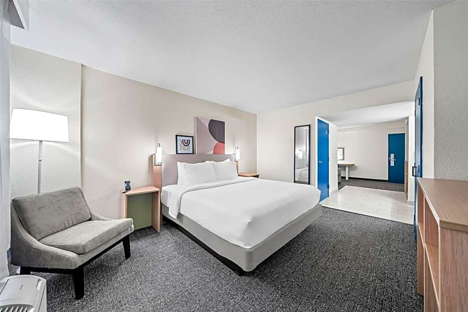 Photo 1 of 10 of Studio 1 King Bed