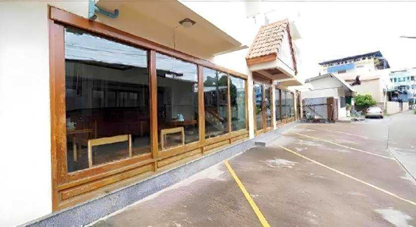 Fah Place Hotel