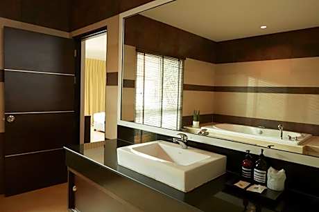 Suite with Spa Bath