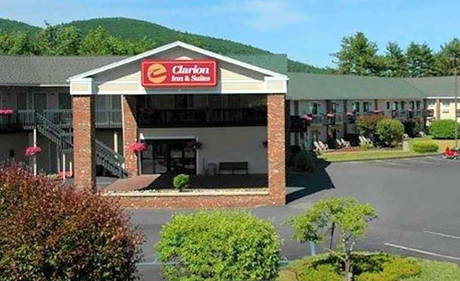 Clarion Inn & Suites At The Outlets Of Lake George