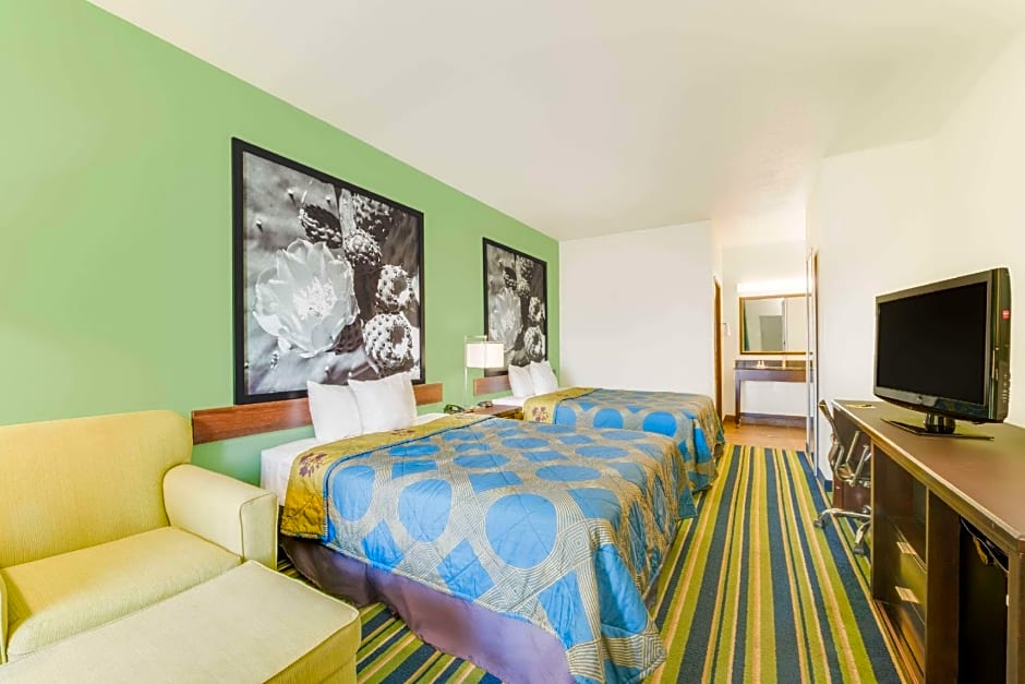 Super 8 by Wyndham Cotulla TX