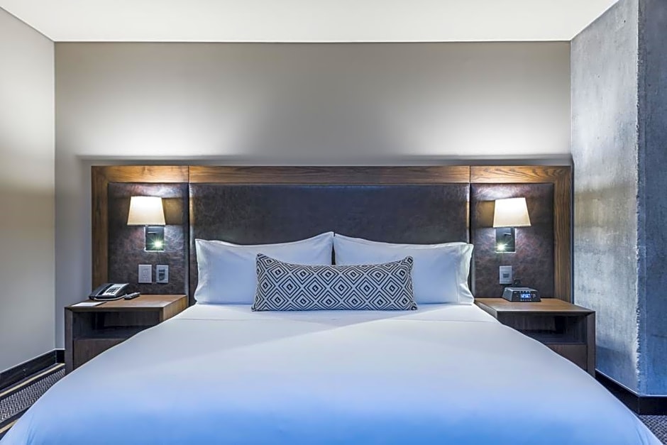 Photo 1 of 1 of Superior 1 King Bed