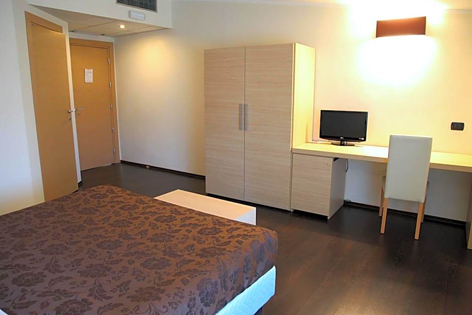 Hotel Sogni D'Oro Airport