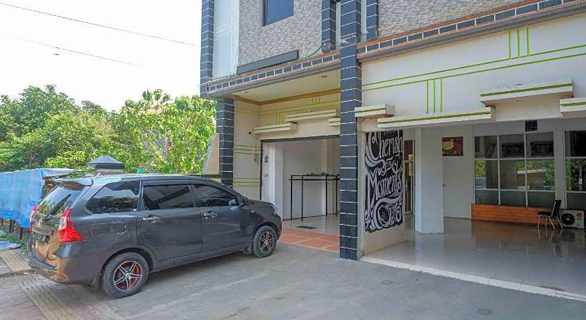RedDoorz Syariah near Alun Alun Kajen