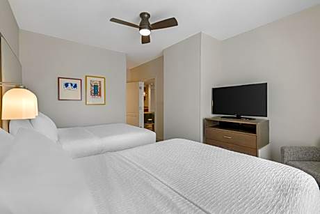 One-Bedroom Queen Suite with Two Queen Beds - Non-Smoking