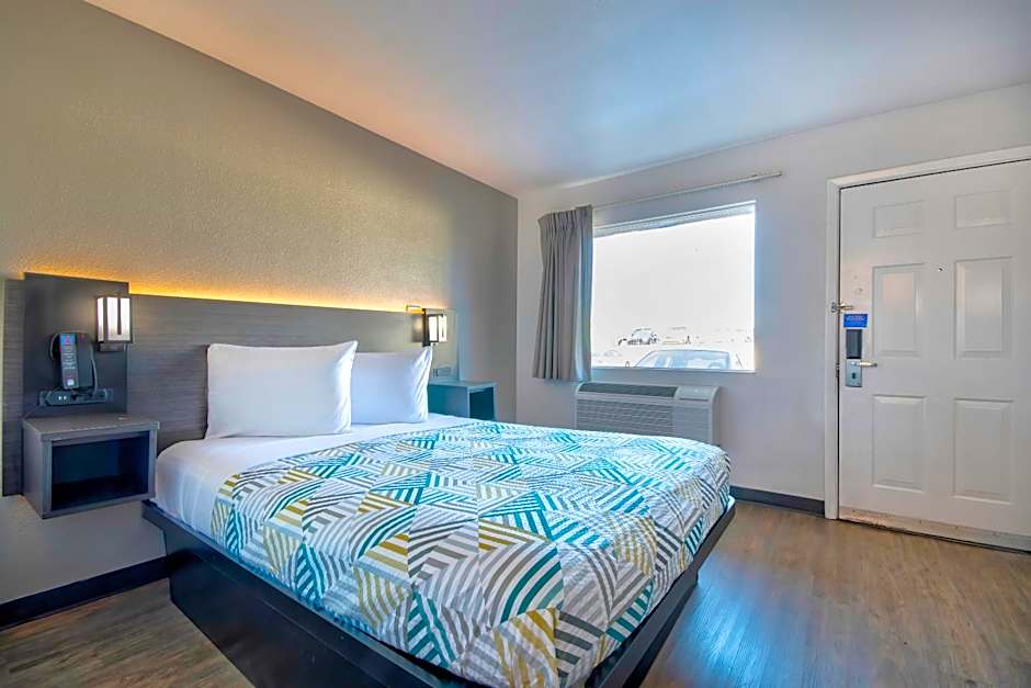 Motel 6-Albuquerque, NM - Carlisle