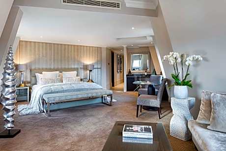 Suite, Corner (1 King Bed)