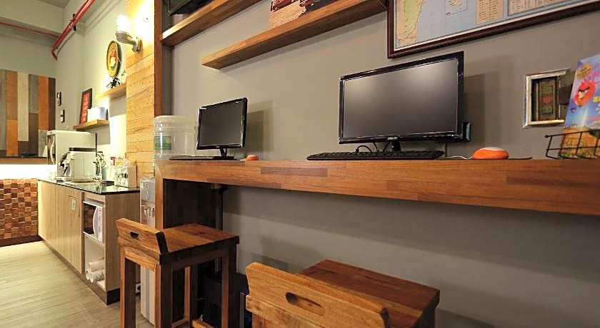 角舍背包客棧 -近火車站