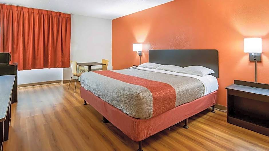 Motel 6-New Stanton, PA