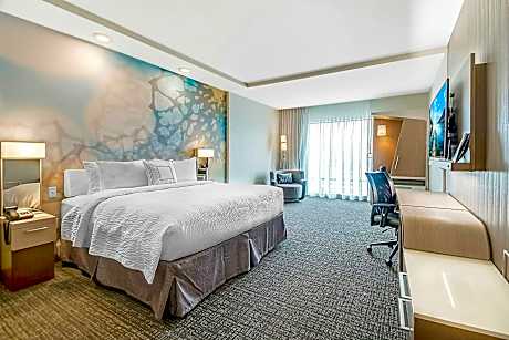 King Room with Roll-In Shower - Mobility Access/Hearing Accessible