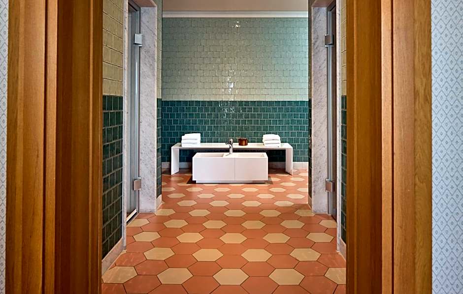 The July - Boat & Co