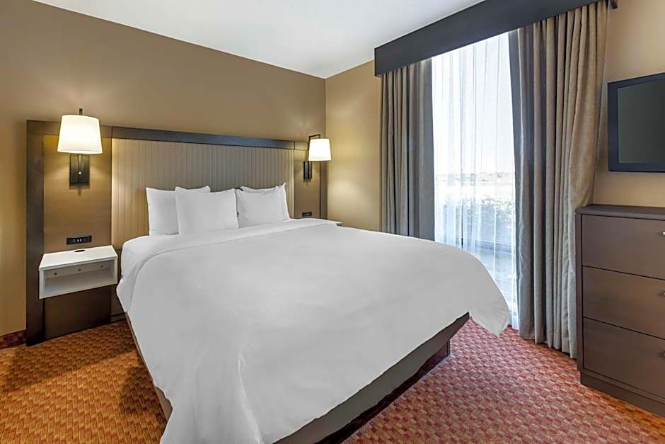 Best Western Plus Kendall Hotel & Suites