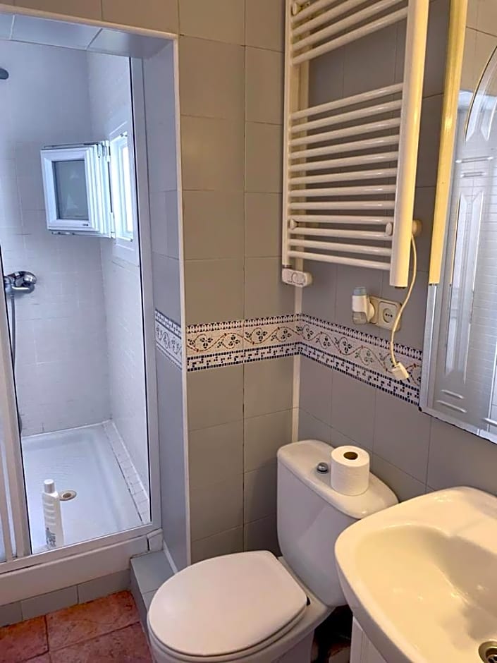 GRAN VIA VALVERDE Apartaments & ROOMS PARKING