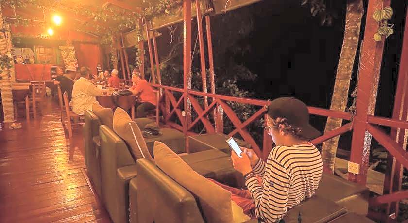 Sukau Greenview Bed and Breakfast