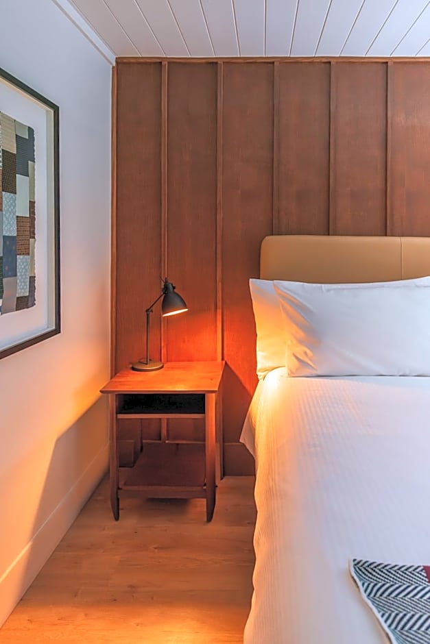 Historic Rocky Waters Inn, A Small Luxury Hotel