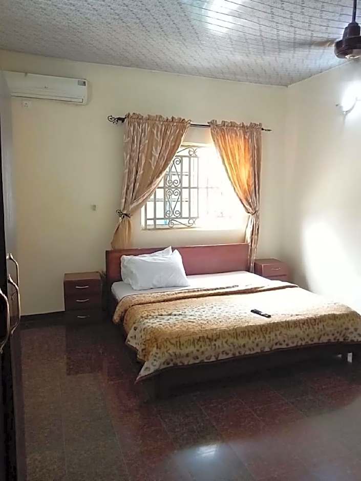 Sycamore Royals Hotel Jahi