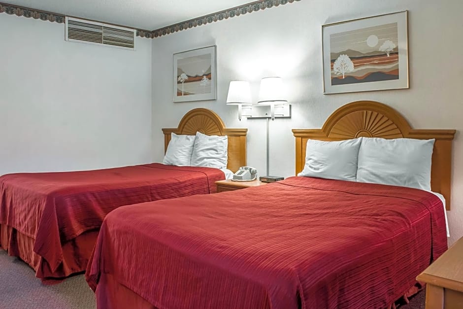 Rodeway Inn & Conference Center – Sioux City, IA