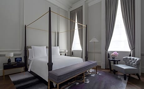 Suite Deluxe King Bed