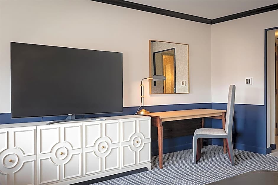 Hilton Orrington / Evanston