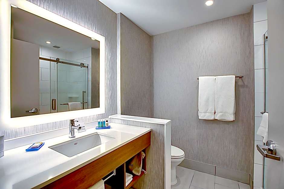 Holiday Inn Express and Suites Calgary Airport Trail NE By IHG