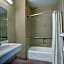 Days Inn & Suites by Wyndham Houston North/Spring