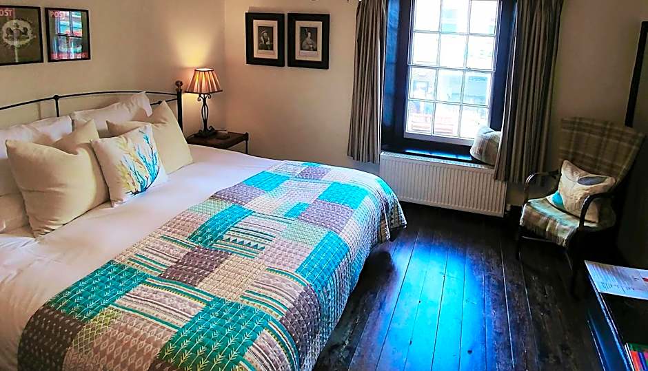 Photo 1 of 6 of Superior 1 King Bed