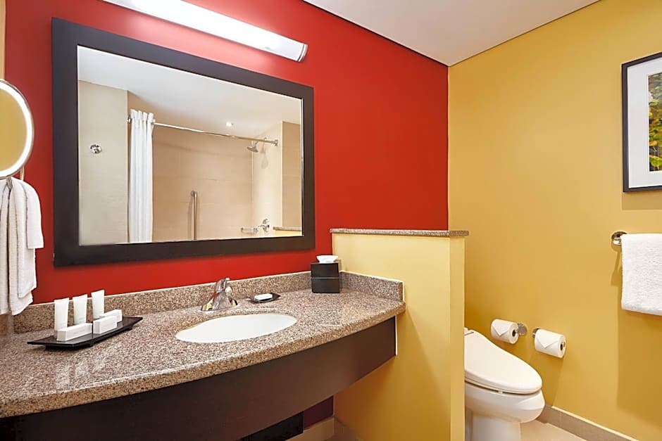 Courtyard by Marriott Leon at The Poliforum