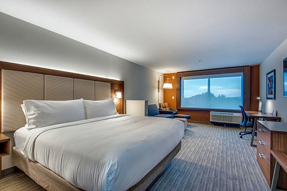 Holiday Inn Express & Suites Dallas North - Addison