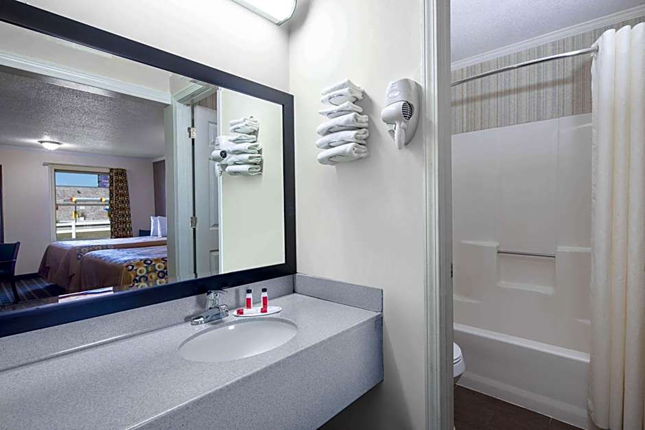 Travelodge by Wyndham Orangeburg