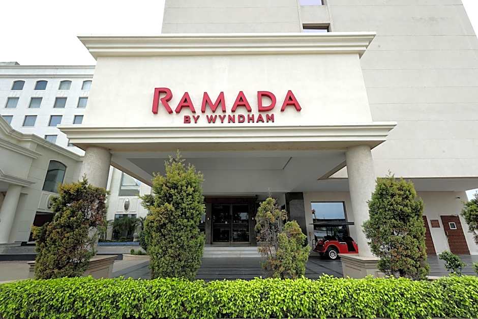 Foto 1 av 49 av Ramada by Wyndham Lucknow Hotel and Convention Center