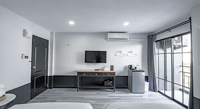 Blu Monkey Boutique Bangsaen