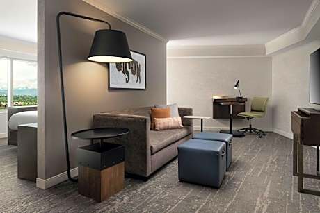 One-Bedroom Executive Suite with Sofa Bed and Mountain View