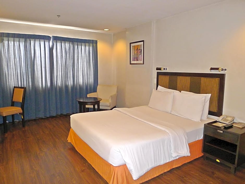 Baguio Burnham Suites Hotel