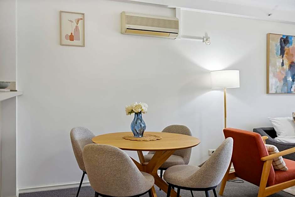 Cozy City Apartment with Stunning Views and Ameni