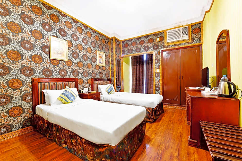 Capital O 125 Moon Plaza Hotel