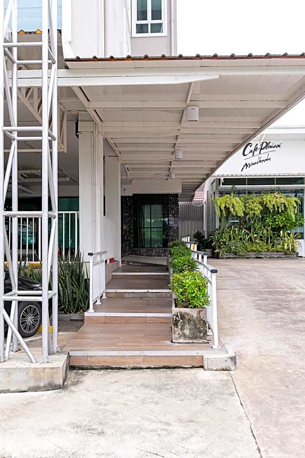 Ruan Plaisoi Apartment