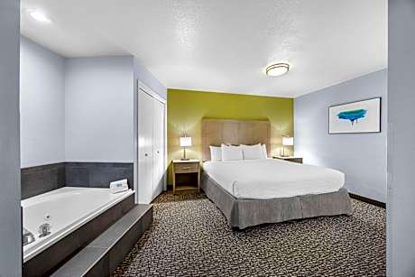 King Suite with Jetted Tub - Non-Smoking
