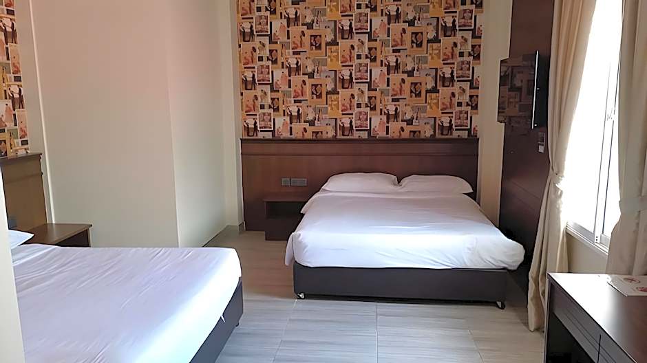 Islander Lodge by LWE