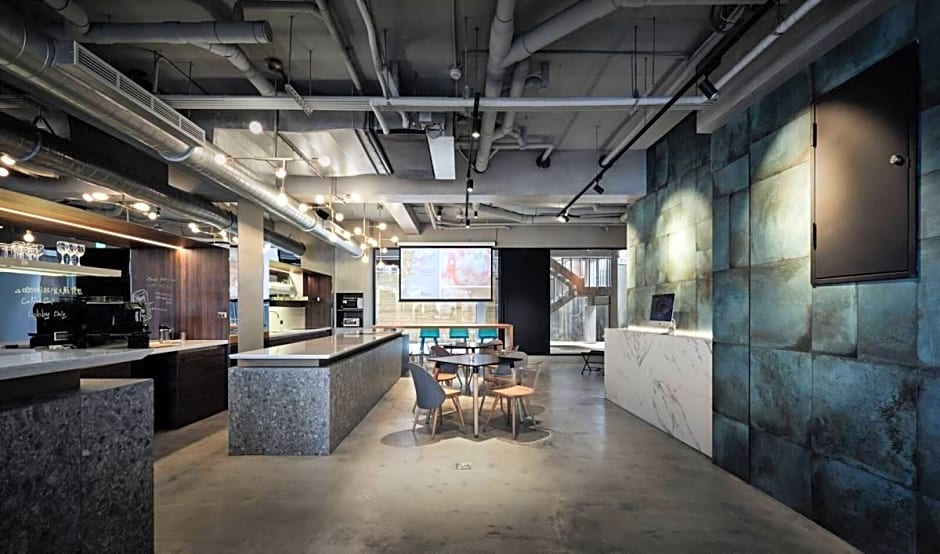 Bouti Waterfront Hotel