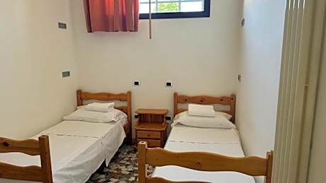 Twin Room with Private External Bathroom