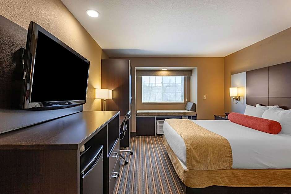 Best Western Plus Woodstock Inn & Suites