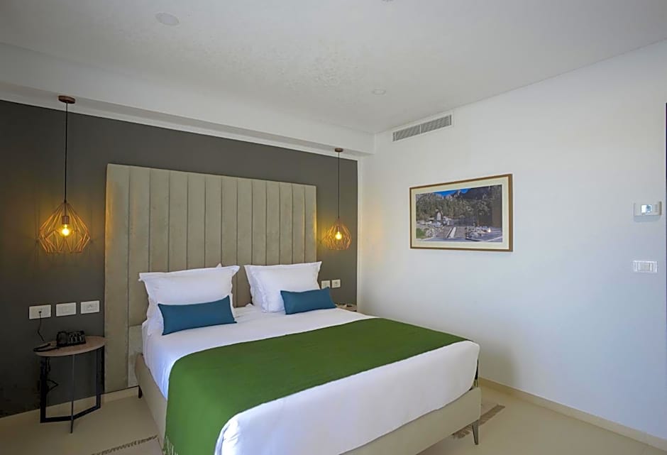 MAIA HOTEL SUITES