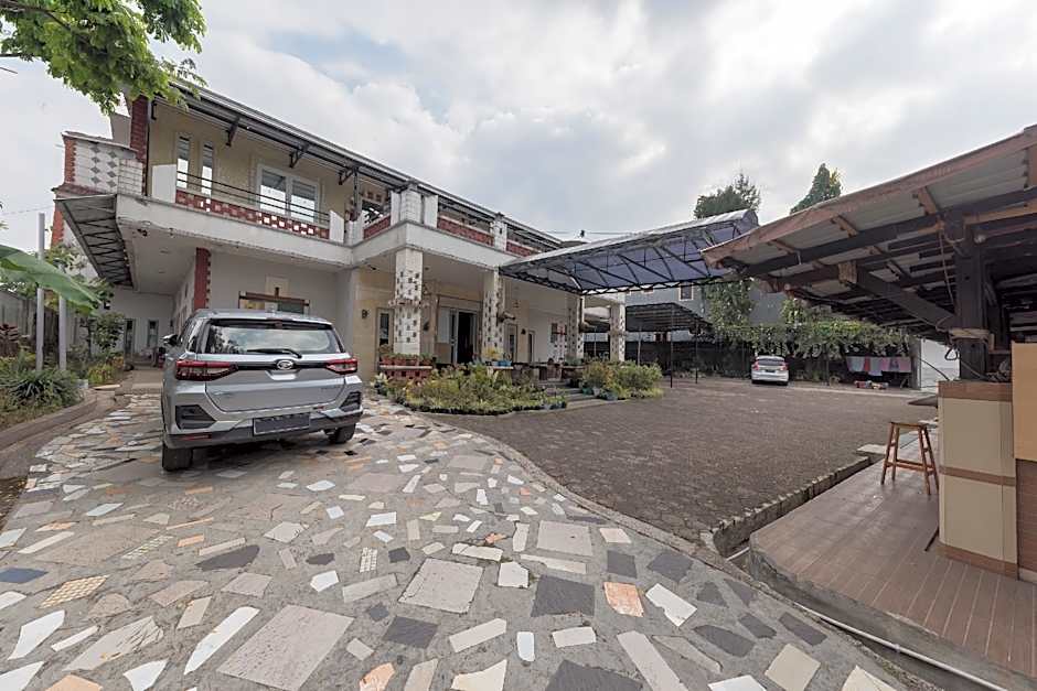 Urbanview Hotel Anggrek Puncak by RedDoorz