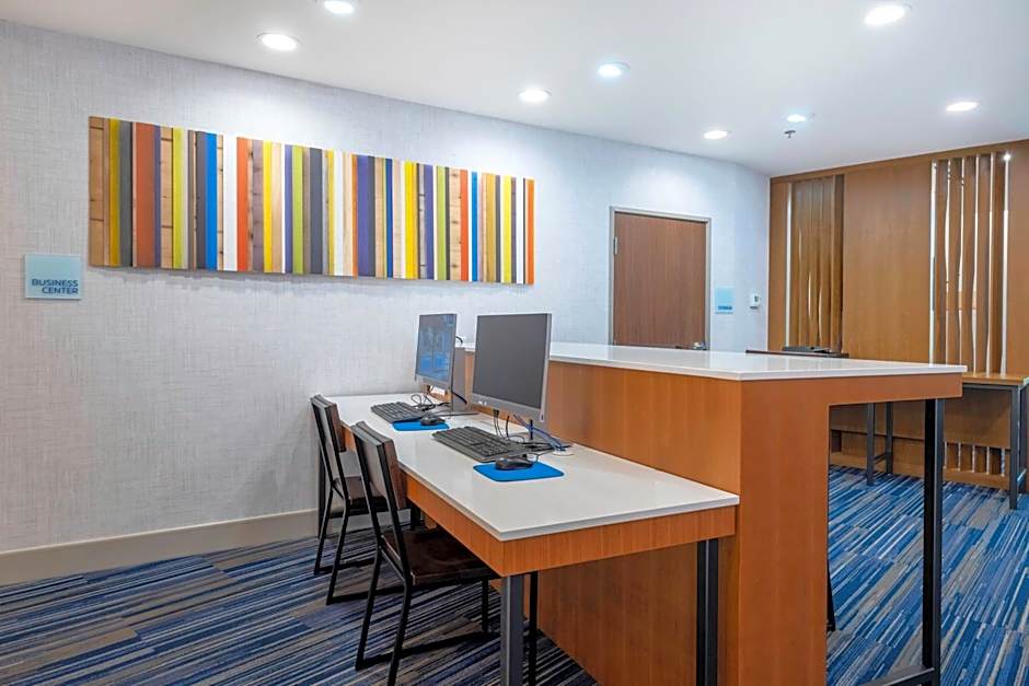 Holiday Inn Express and Suites Staunton By IHG