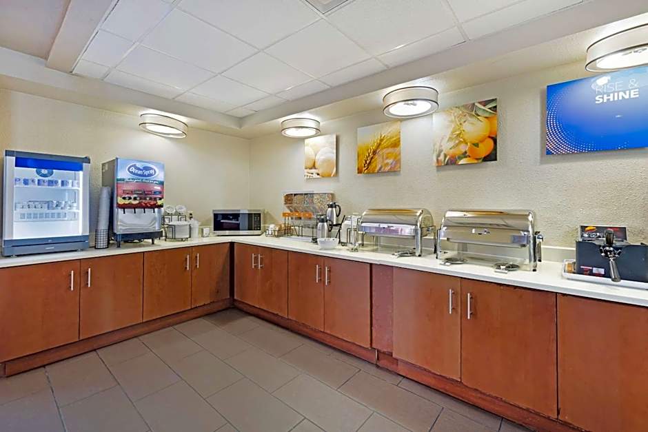 Comfort Inn & Suites Wichita Northeast