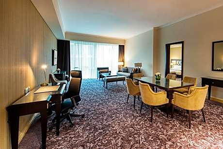 Presidential Suite 1 King Bed, 127Sqm, Breakfast Inc., Kitchen, Living Room, Executive Club