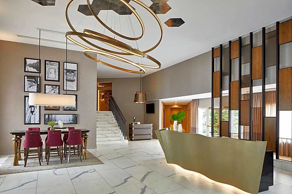 The Del Monte Lodge Renaissance by Marriott Rochester Hotel & Spa