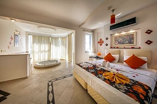 Golden Life Heights Deluxe Suite Hotel - Adult Only