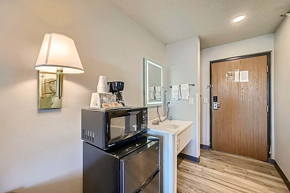Travelodge by Wyndham Longmont