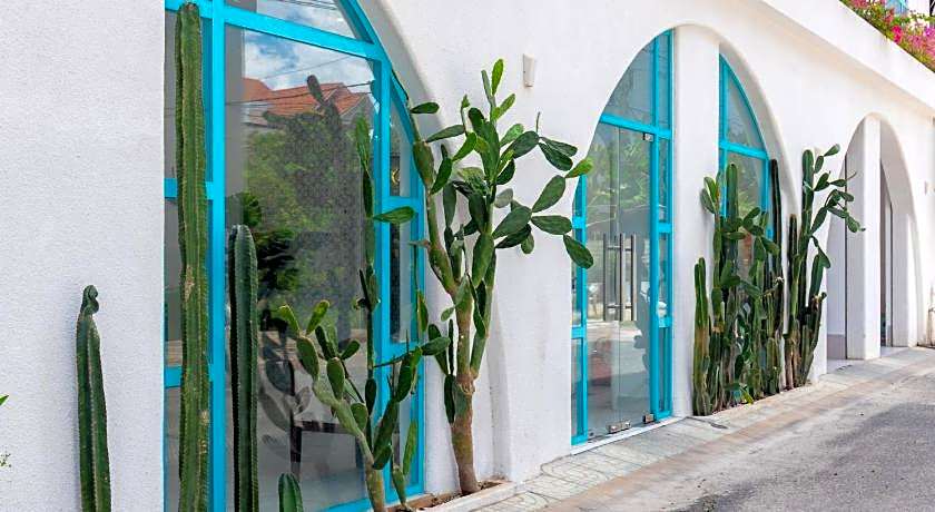 La Casa Hotel